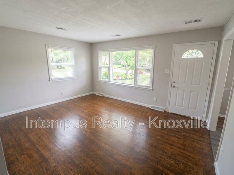 334 Cedar Ave - Photo 4 of 21