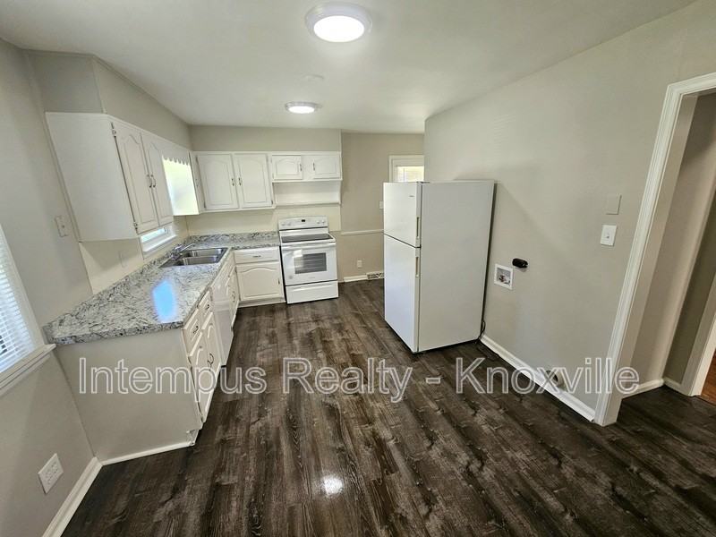 334 Cedar Ave - Photo 7 of 21