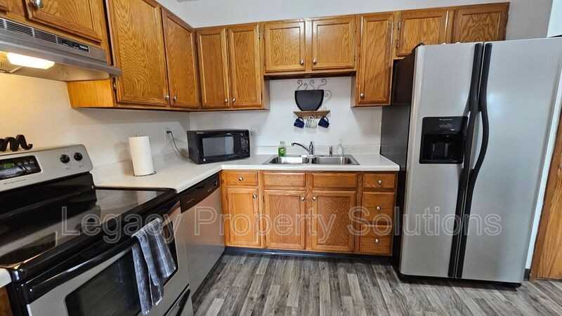 1112 Portland Dr #102 - Photo 4 of 15