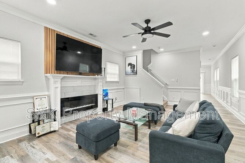 622 Westwood Ave #2 - Photo 3 of 11