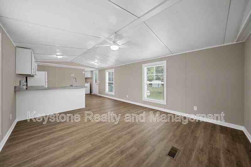 2740 Ann Dr #B - Photo 2 of 10
