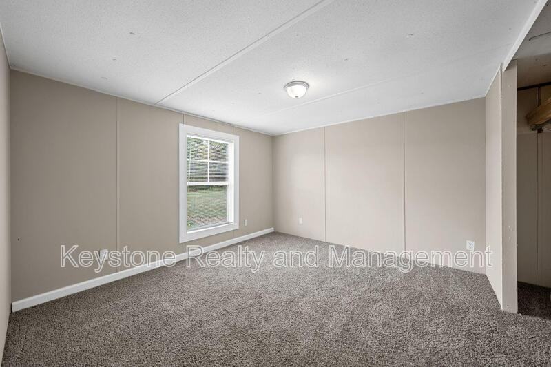 2740 Ann Dr #B - Photo 3 of 10
