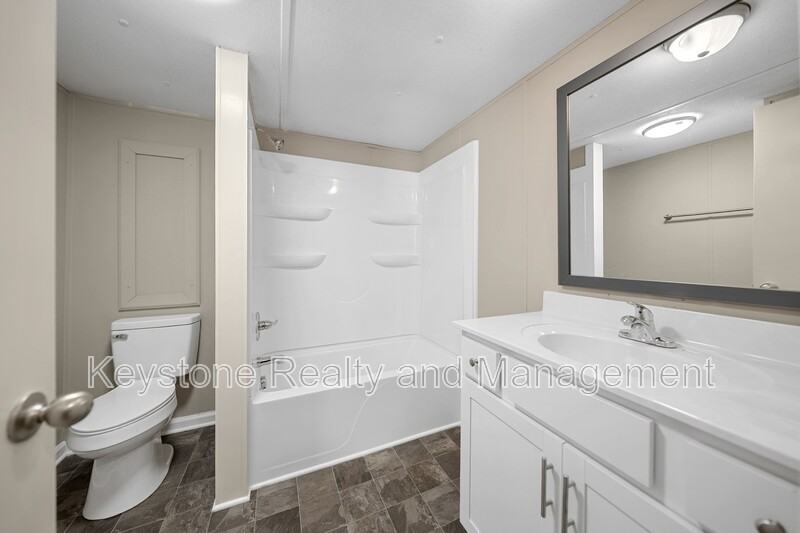 2740 Ann Dr #B - Photo 5 of 10