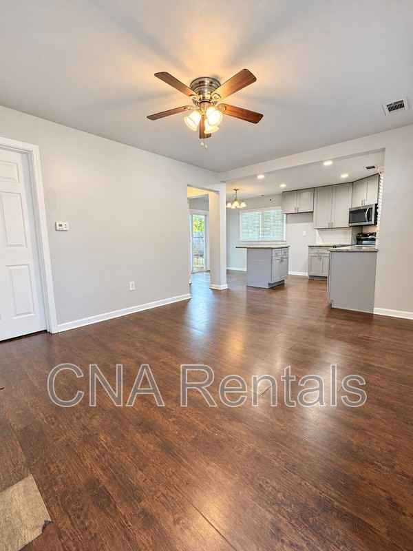 584 Taylor Dr Se - Photo 2 of 11