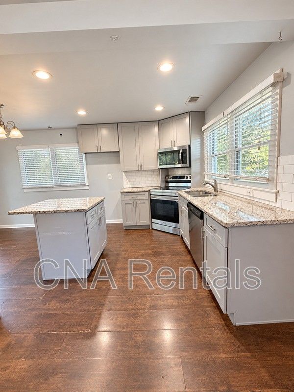 584 Taylor Dr Se - Photo 3 of 11