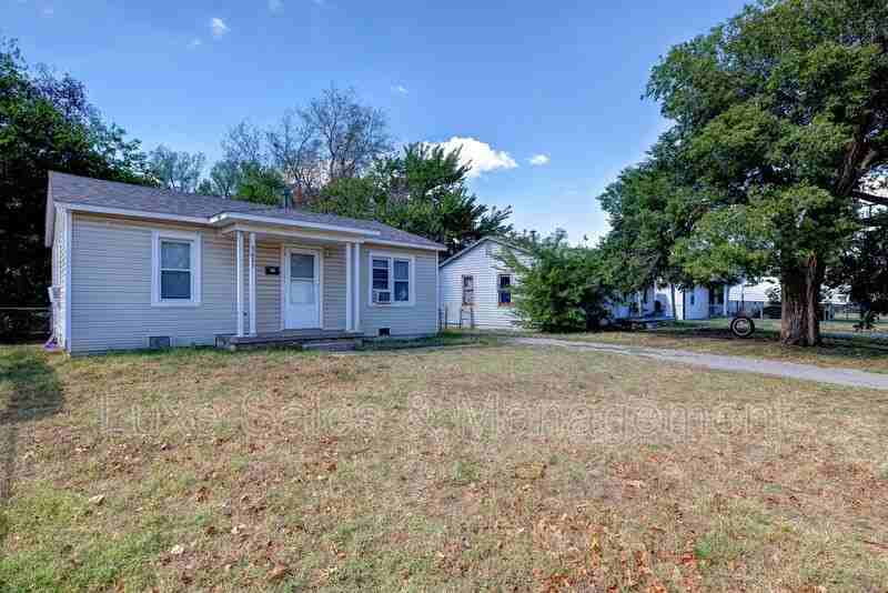 5605 N Donald Ave - Photo 3 of 17