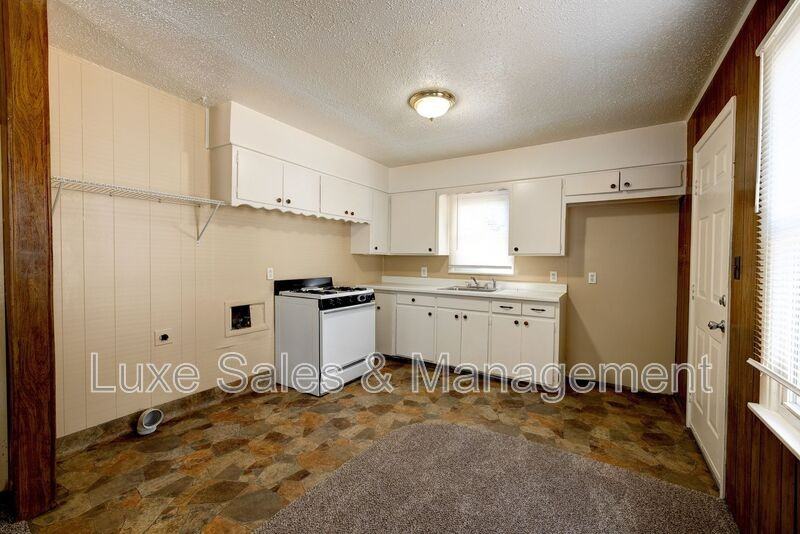 5605 N Donald Ave - Photo 6 of 17
