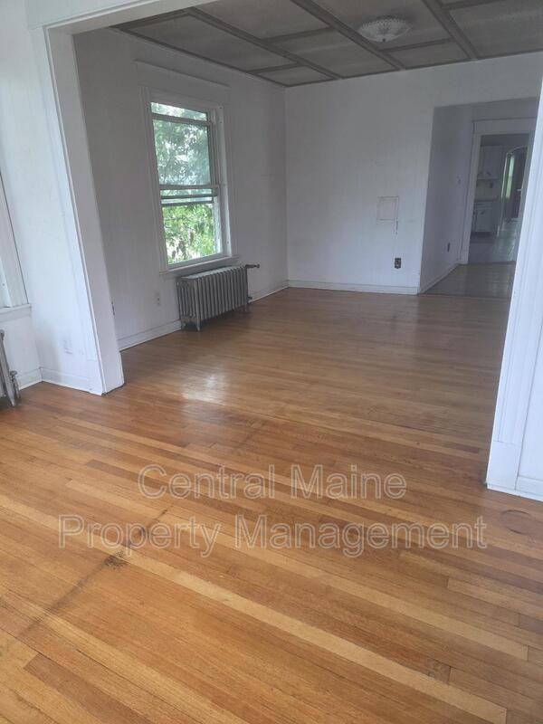 176 Bates St - Photo 3 of 15