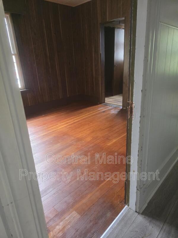 176 Bates St - Photo 4 of 15