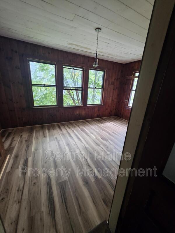 176 Bates St - Photo 6 of 15