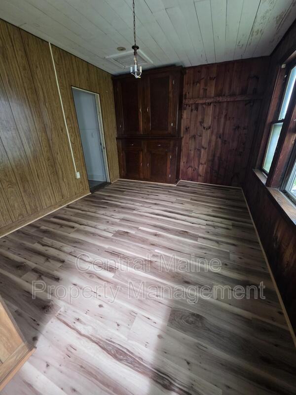 176 Bates St - Photo 7 of 15