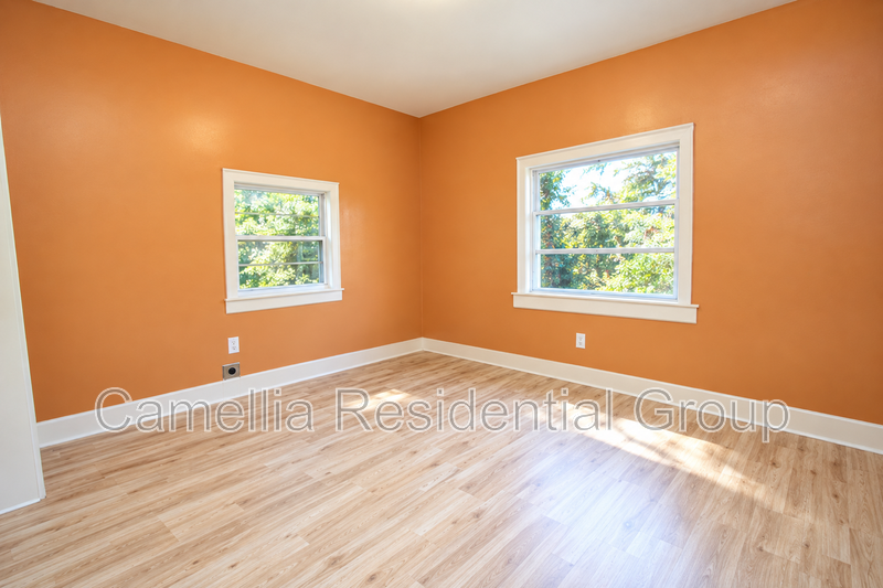 1321 2nd Ave W - Photo 2 of 8