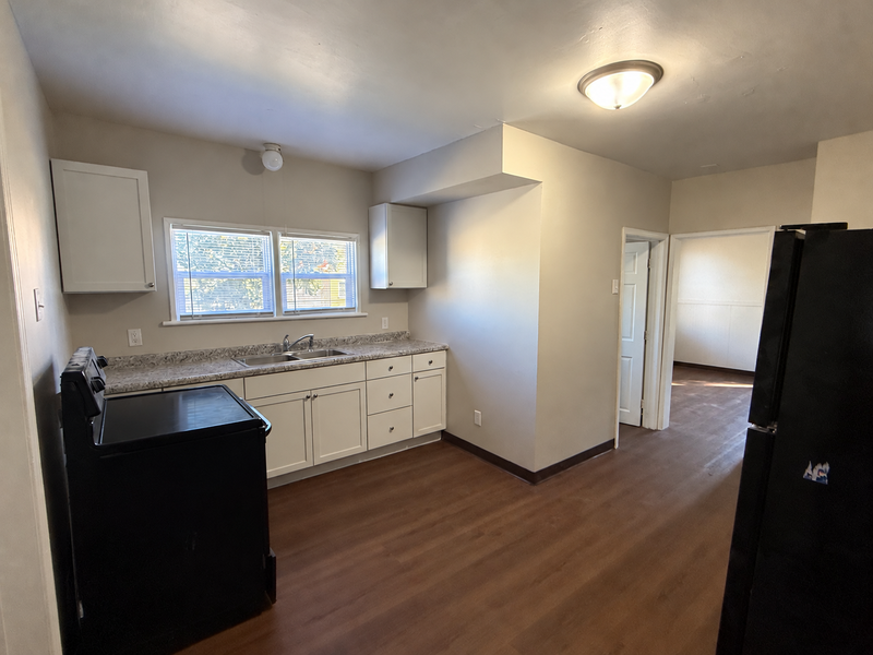 1103 Alabama Ave - Photo 2 of 16