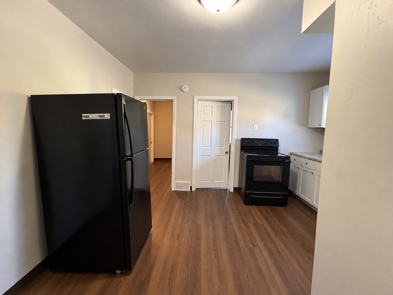 1103 Alabama Ave - Photo 3 of 16