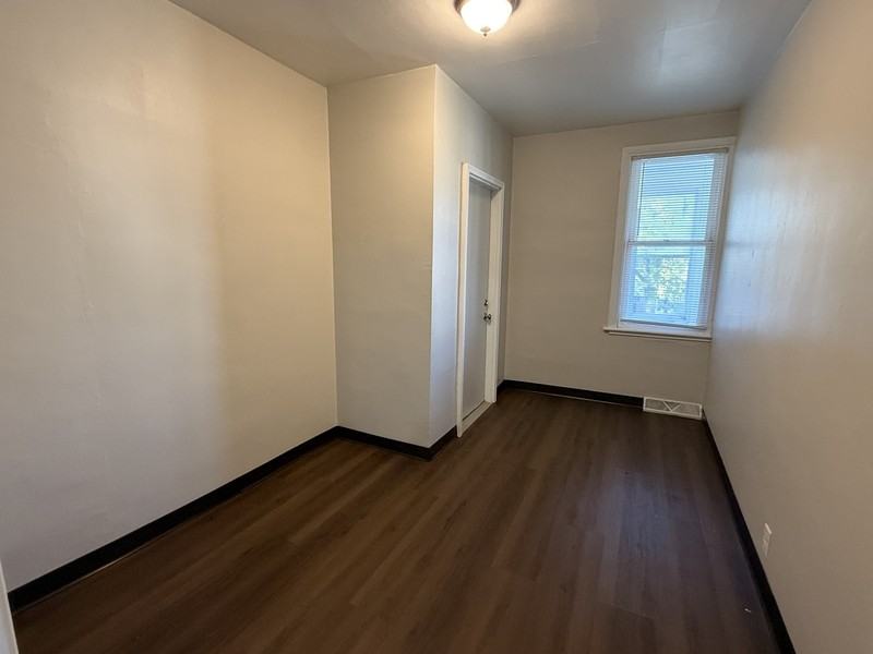 1103 Alabama Ave - Photo 4 of 16