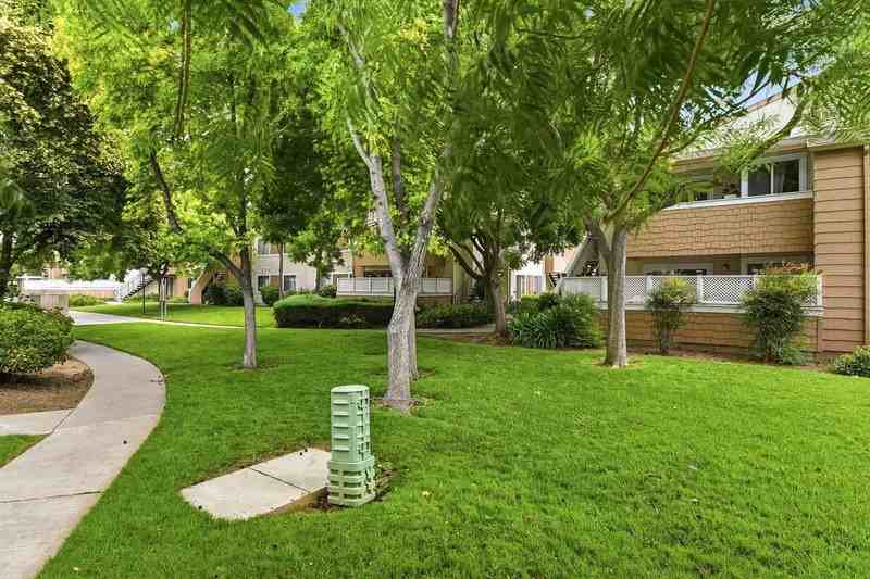2386 Balme Dr - Photo 2 of 22