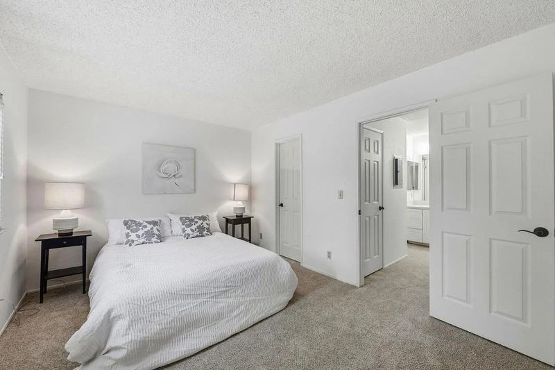 2386 Balme Dr - Photo 3 of 22