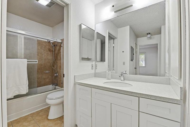 2386 Balme Dr - Photo 5 of 22