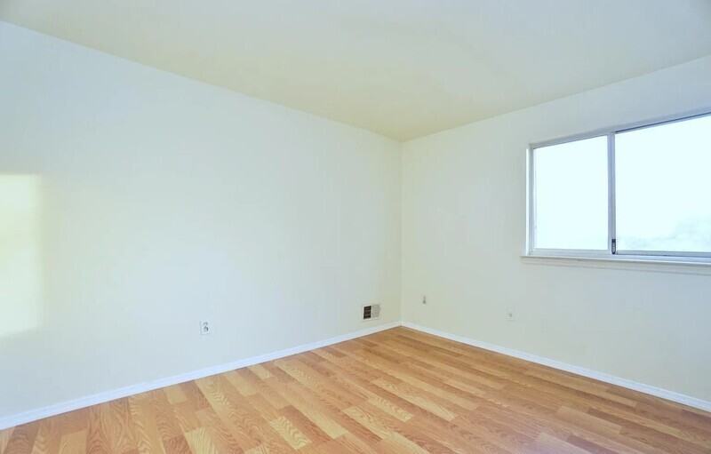 26 Roosevelt Ave - Photo 5 of 21