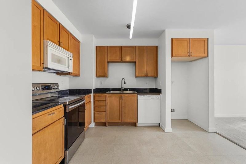888 7th St #L20 - Photo 2 of 17