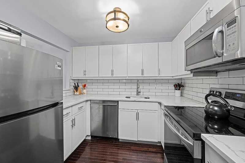 9985 Shore Rd #14B - Photo 3 of 26