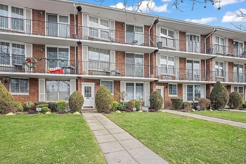 9985 Shore Rd #14B - Photo 4 of 26