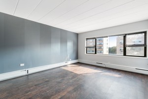 featured image of 6007 N Kenmore Ave