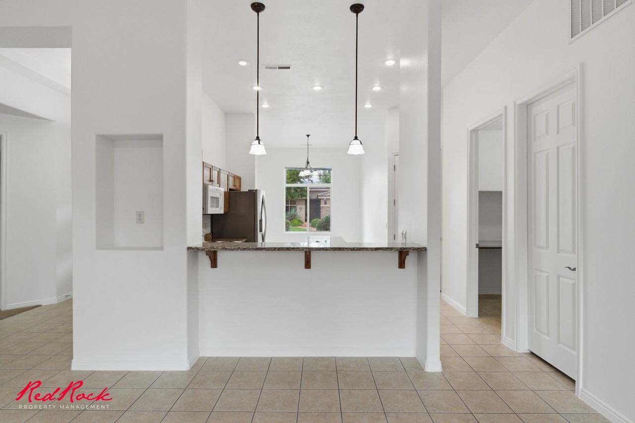 253 S 260 W - Photo 2 of 35