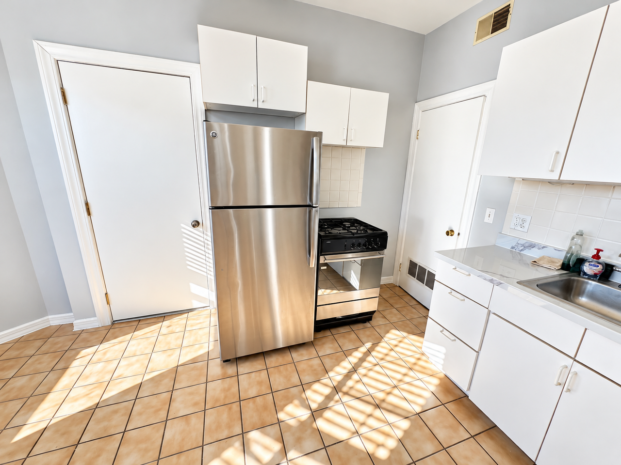394 Riverway #10 - Photo 3 of 8