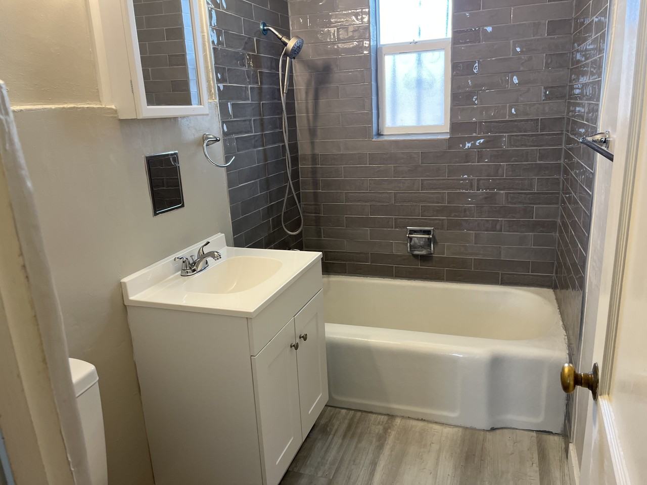 511 - Photo 2 of 35