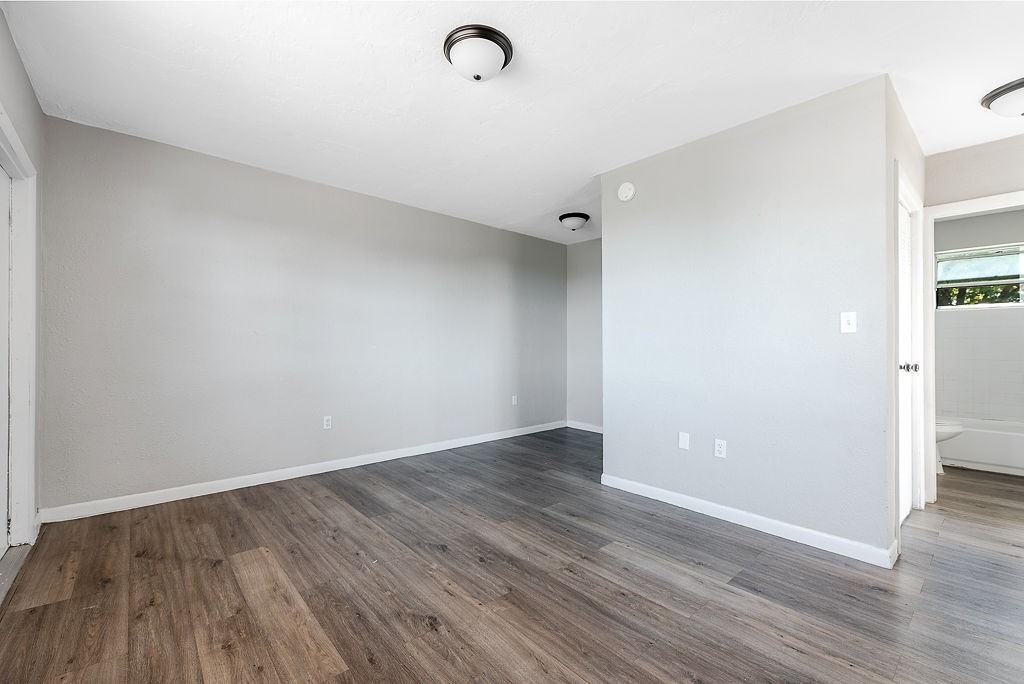 612 SW 6th St - Unit 3 - Photo 4 of 20