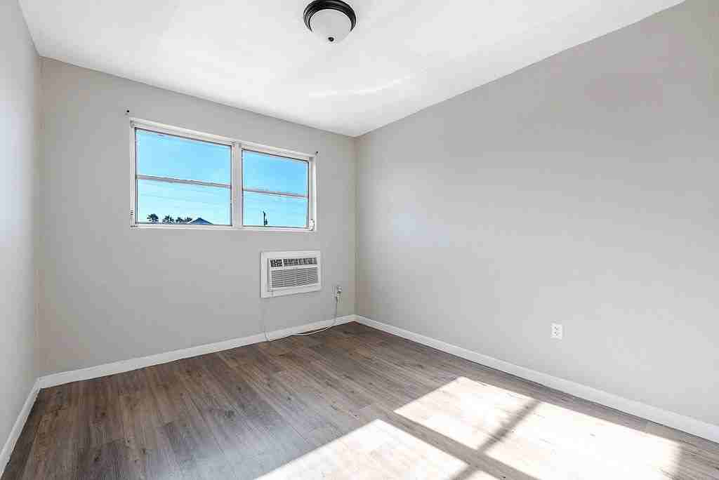 612 SW 6th St - Unit 3 - Photo 5 of 20
