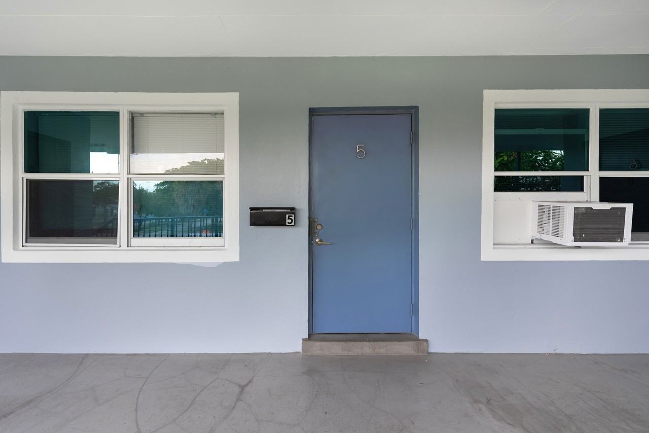 515 N Sapodilla Ave - Unit 5 - Photo 3 of 25