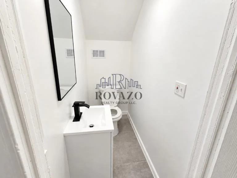 1033 Grove Street #2d - Photo 3 of 8