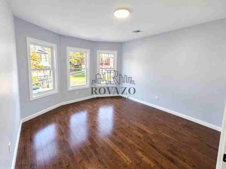 1033 Grove Street #2d - Photo 7 of 8