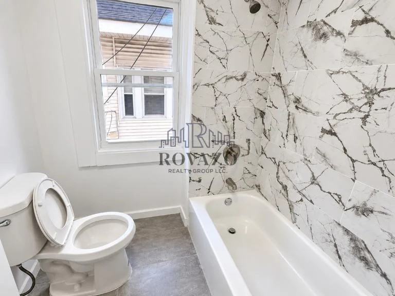 1033 Grove Street #2d - Photo 4 of 8