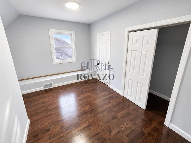 1033 Grove Street #2d - Photo 5 of 8