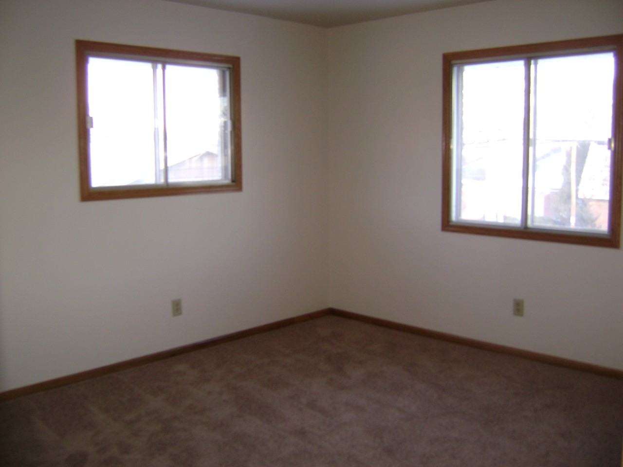 323 Cottonwood Ave. - Photo 4 of 9