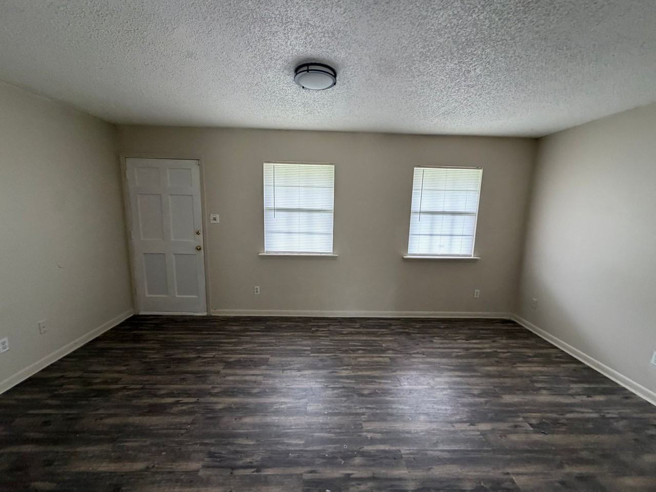1712 E Moore St - Photo 3 of 8