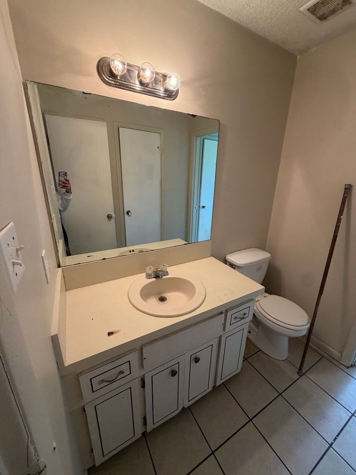 1712 E Moore St - Photo 5 of 8