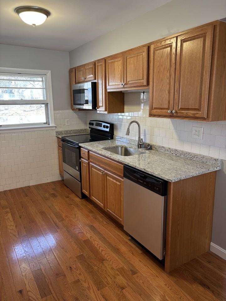 Brierway Dr #B - Photo 4 of 12