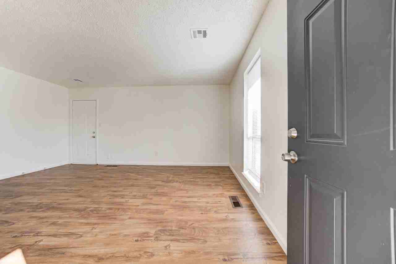 1006 Acacia Circle - Photo 3 of 16