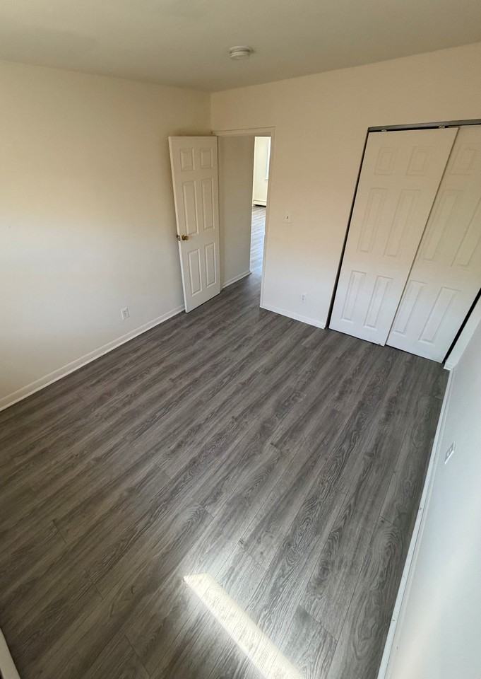 102 West Hudson St - Photo 3 of 6