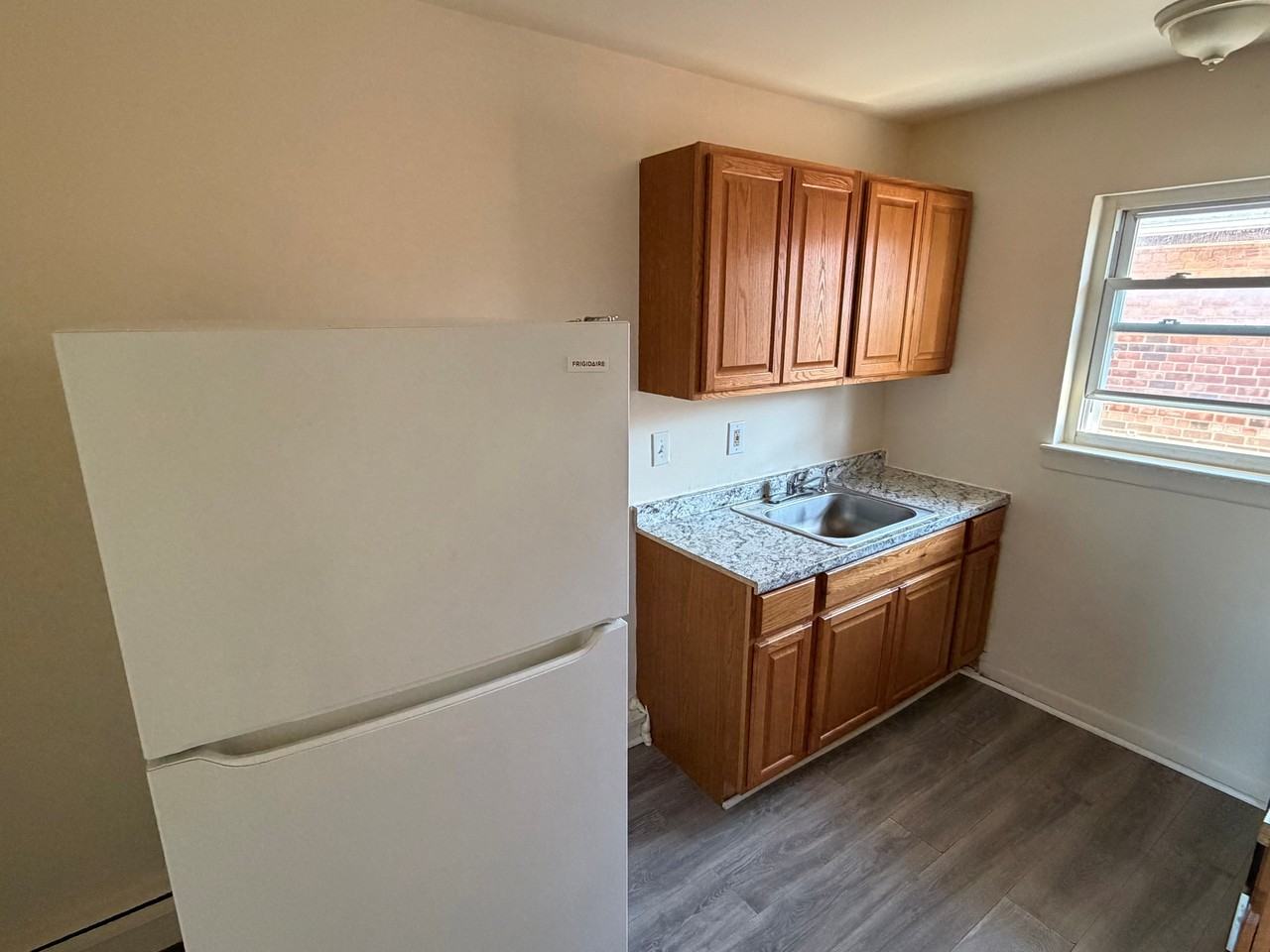 102 West Hudson St - Photo 4 of 6