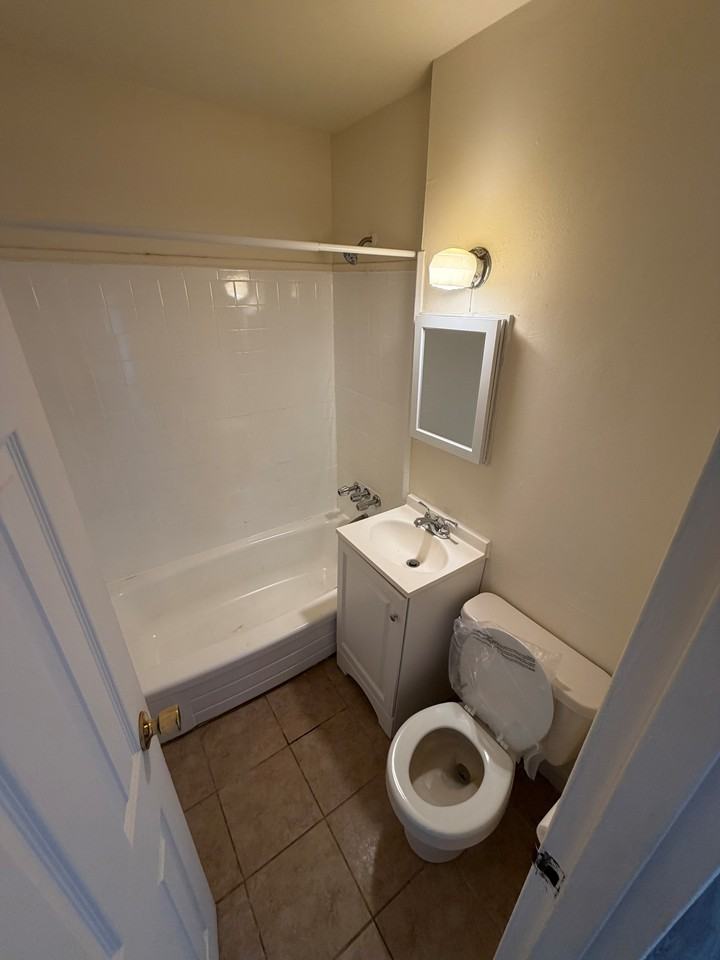 102 West Hudson St - Photo 5 of 6