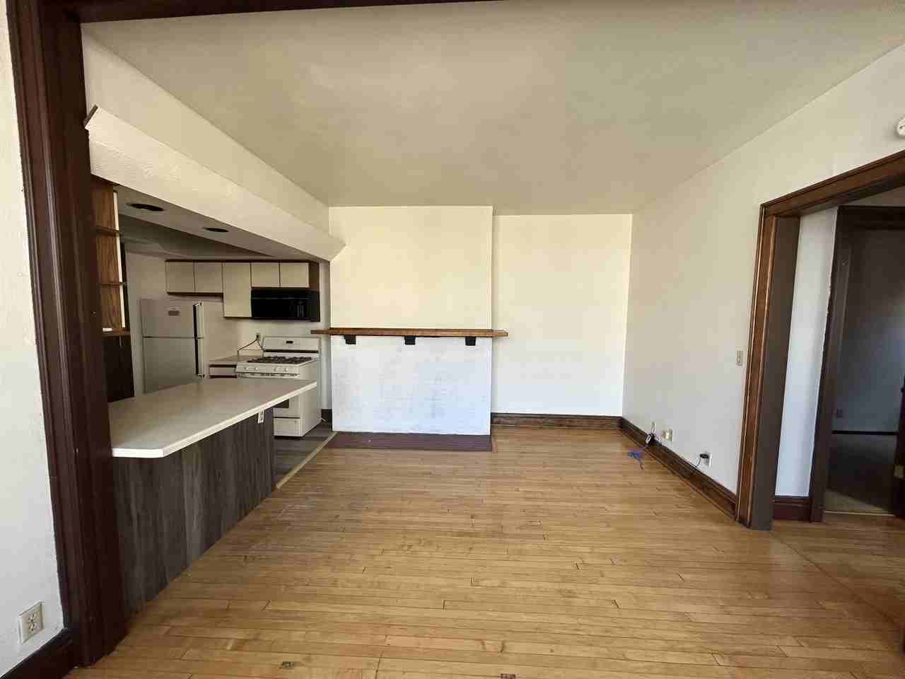 612 Howard Place - Photo 4 of 47