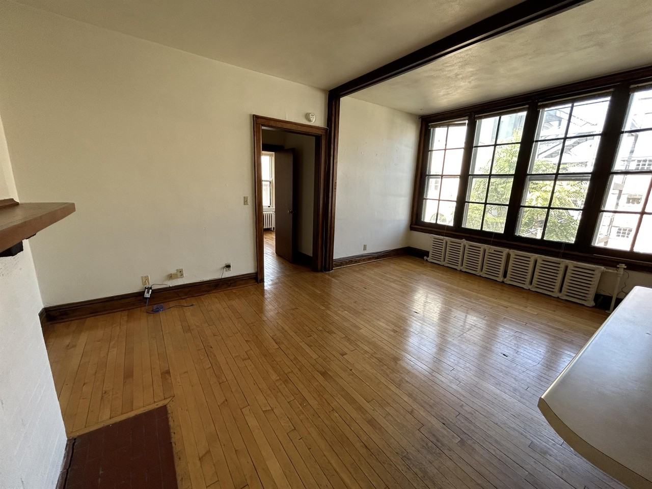 612 Howard Place - Photo 5 of 47