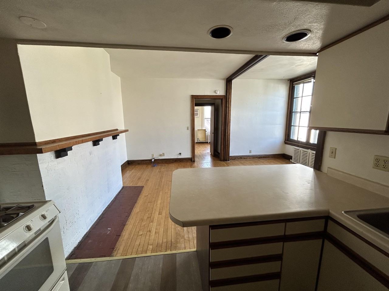 612 Howard Place - Photo 7 of 47