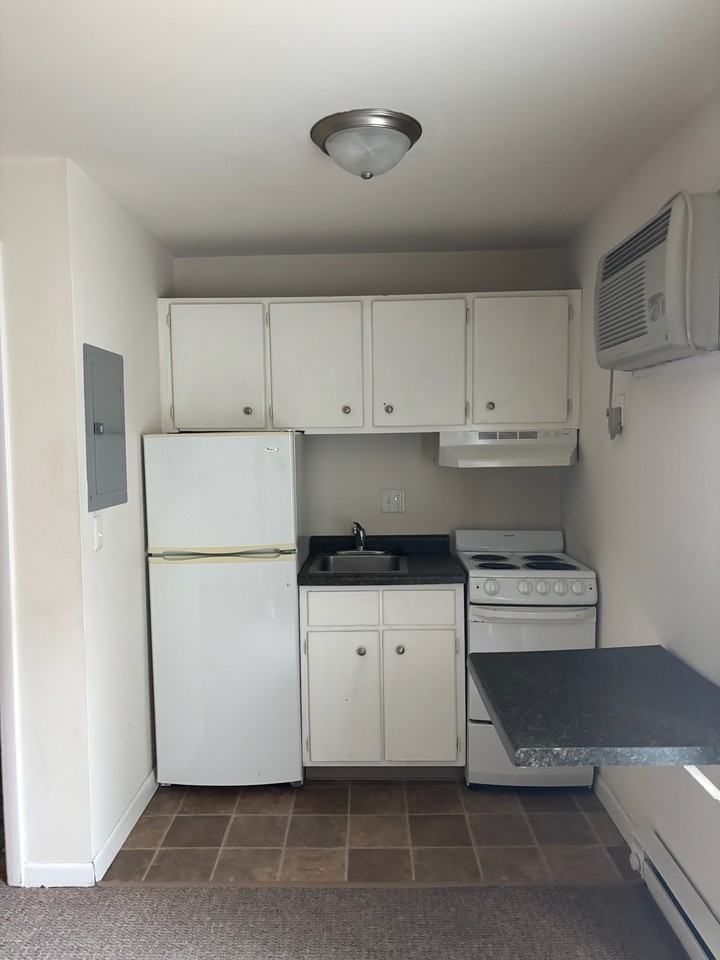 134 East Johnson Street - Photo 4 of 9