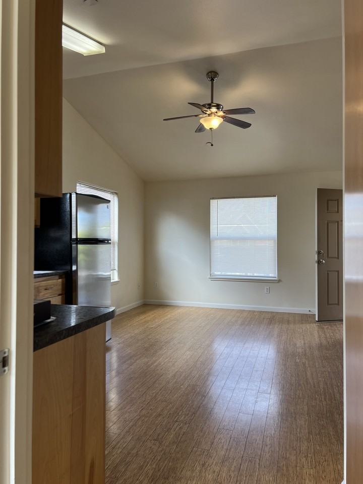 1640 Margo Lane D - Photo 4 of 16